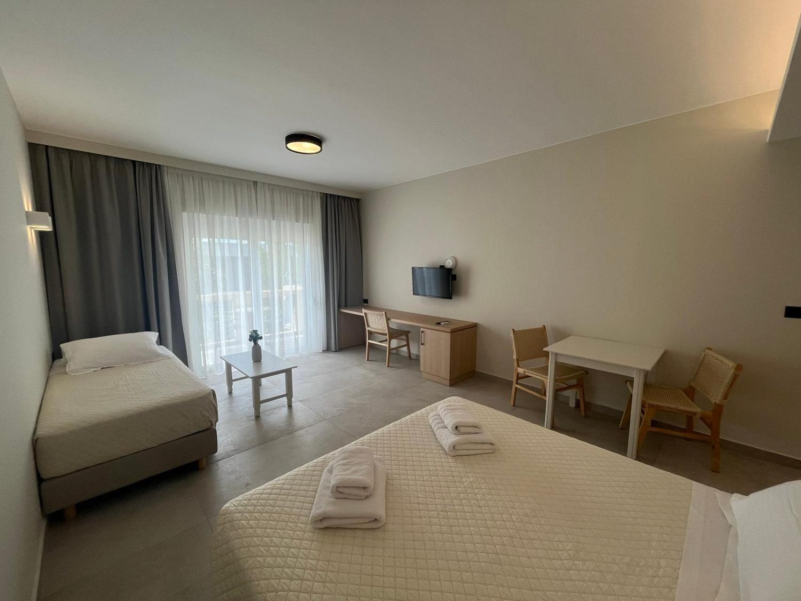 Mediterranean Sea Top Floor パレオコラ エクステリア 写真