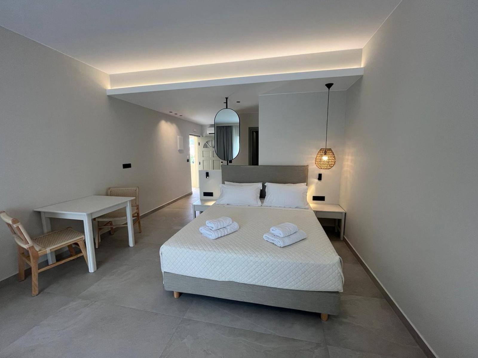 Mediterranean Sea Top Floor パレオコラ エクステリア 写真