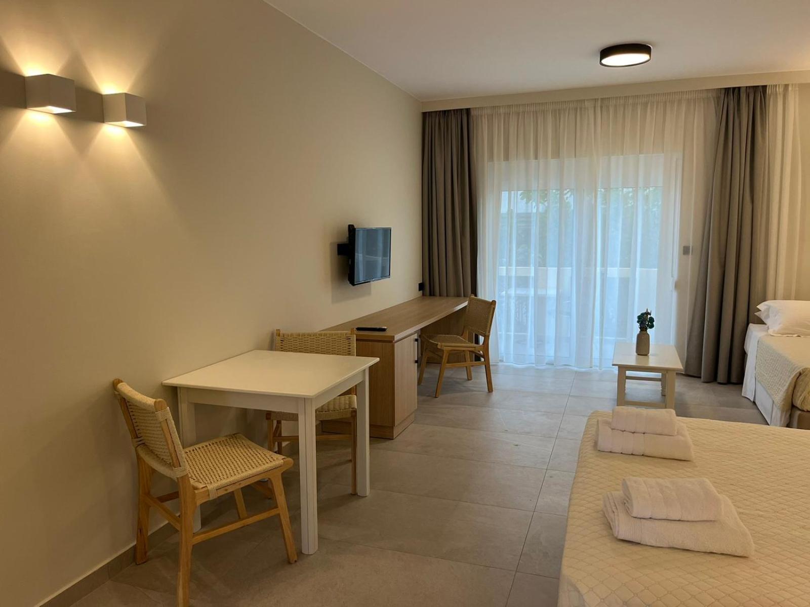 Mediterranean Sea Top Floor パレオコラ エクステリア 写真